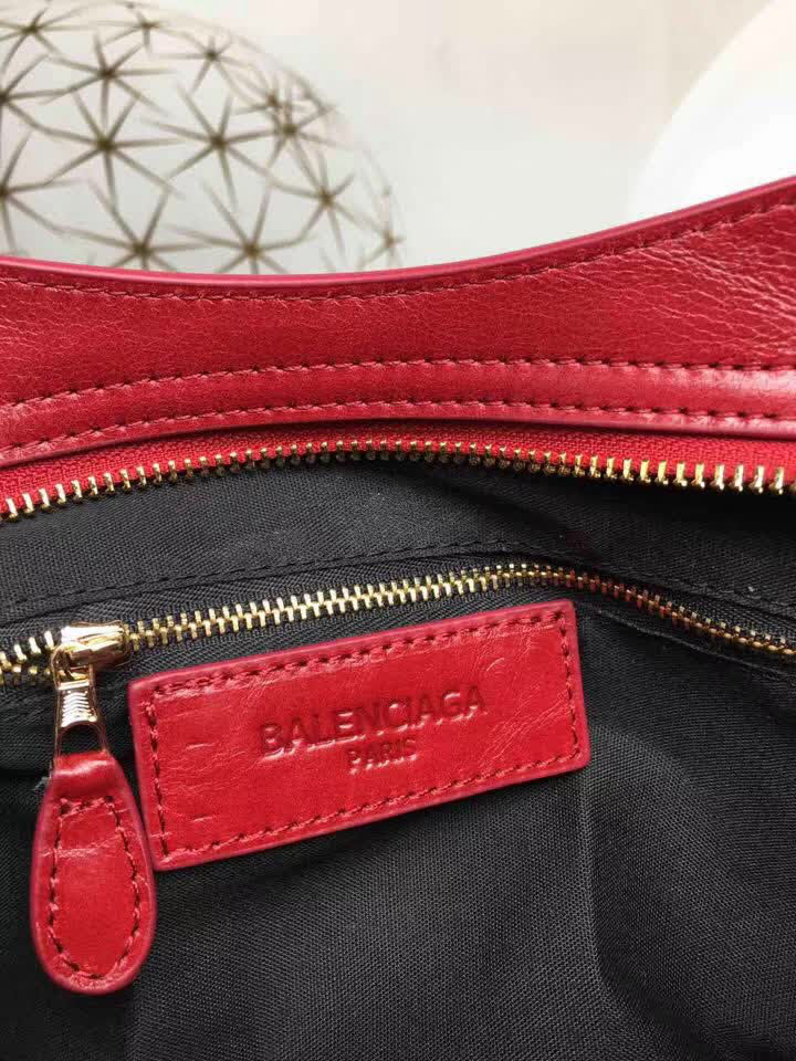 BALENCIAG巴黎世家 義大利進口 原版油蠟頭層牛皮 香皮小銀釘 時尚百搭 手提肩背斜挎包  BL1584